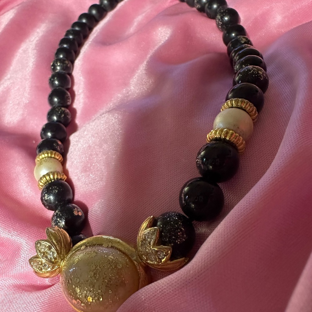 Vintage Avon gold tone black beaded faux rhinestone pendant necklace